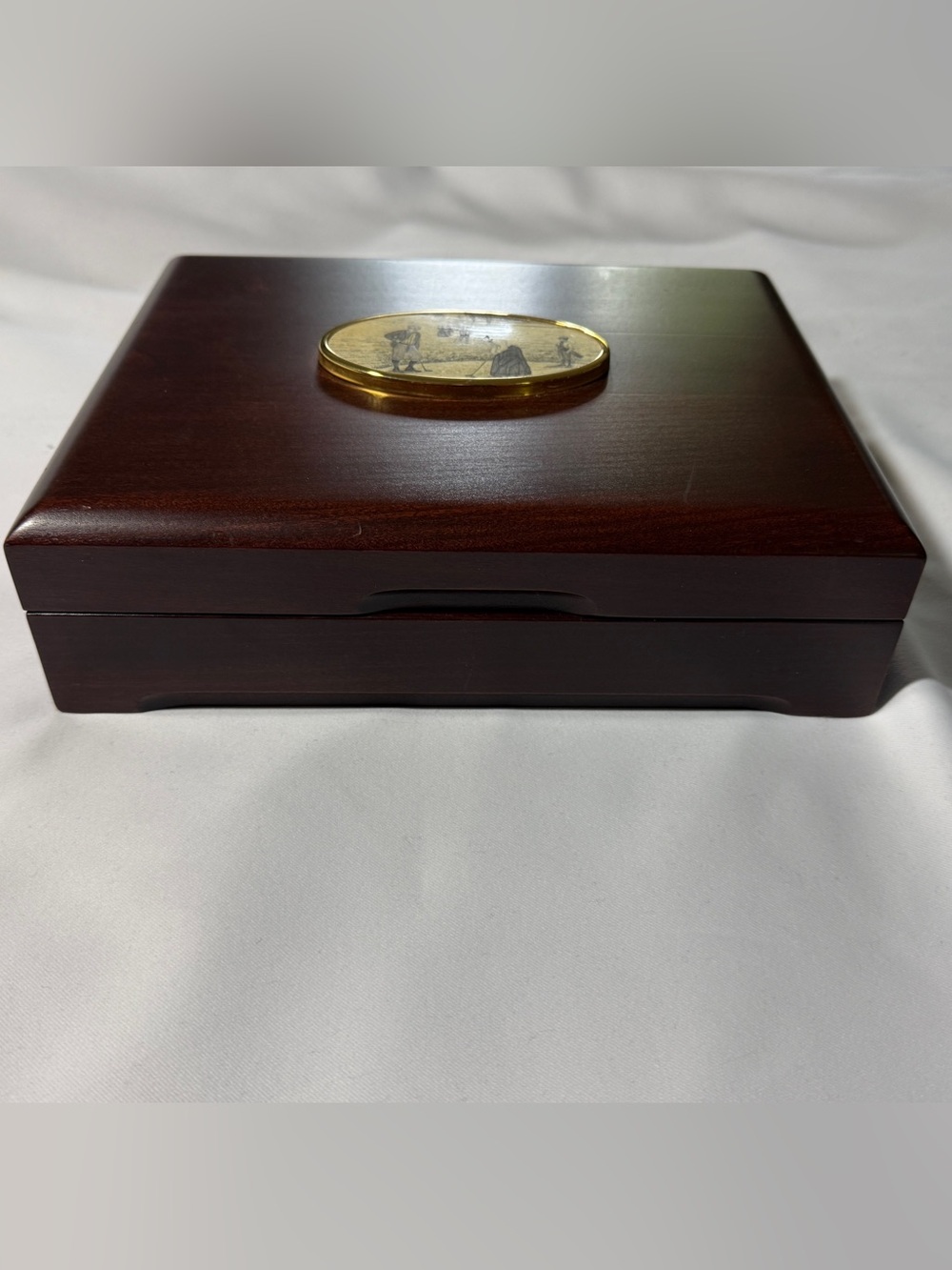 Barlow Wooden Jewelry Dresser Box with Brass Golf Scene Scrimshaw Inlay - Picture 2 of 8